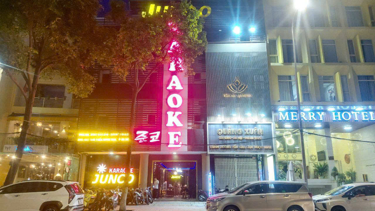 다낭 준코 가라오케 매장 외부 전경
